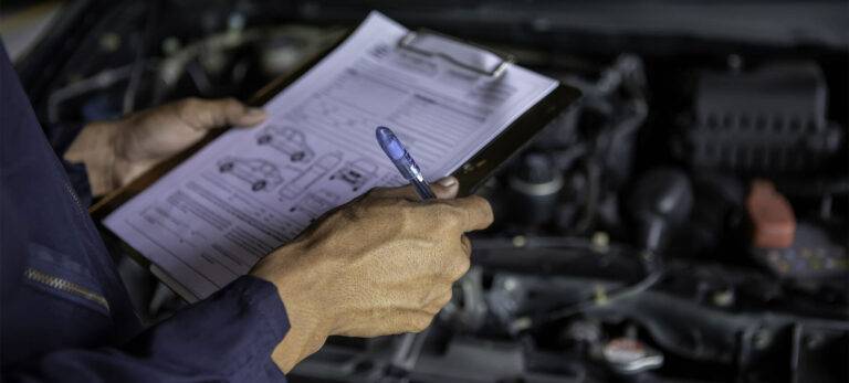 mechanic doing MOT